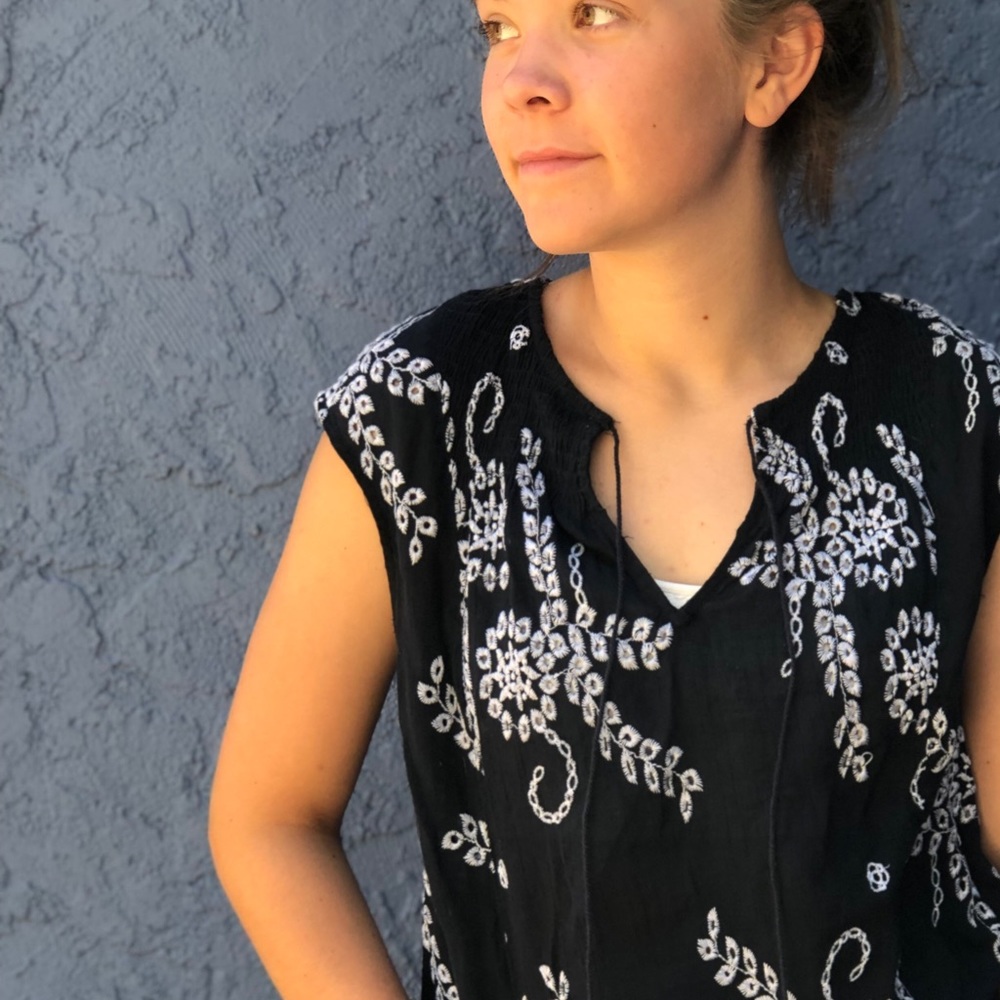 Navy sleeveless top with white top stitching